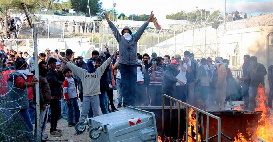 درگیری میان پناهجویان و پلیس یونان در لسبوس