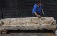 اسرائیل از یک تابوت سنگی ۱۸۰۰ ساله رونمایی کرد