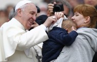 پاپ فرانسیس از کلیسا خواسته تا درک بیشتری نسبت به زندگی خانوادگی نشان دهد