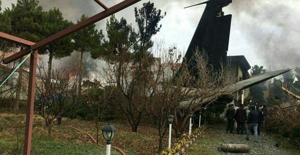 سقوط یک هواپیمای باری در شهرک مسکونی در کرج