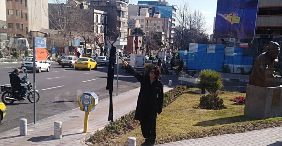 اعتراض به حجاب اجباری در تهران؛ دختران خیابان انقلاب «تمام شدنی» نیستند