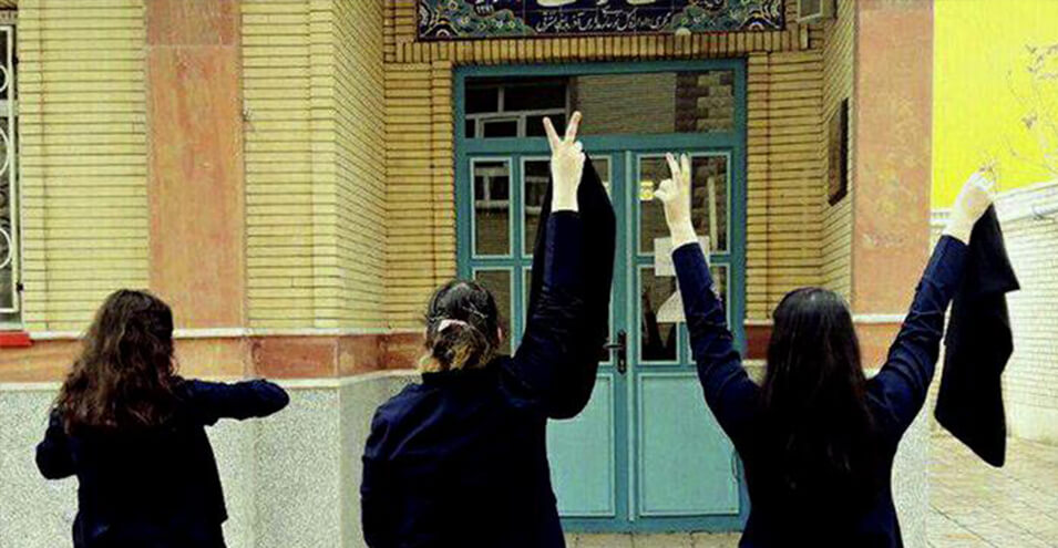 گروهی از فعالان زن در ایران از خامنه‌ای خواستند استعفا دهد