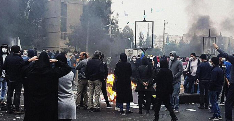 رویترز به نقل از مقامات ایران: در اعتراض‌های آبان‌ماه حدود ۱۵۰۰ نفر کشته شده‌اند