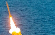 ایران در رزمایش نظامی خلیج فارس موشک‌های بالستیک شلیک کرد