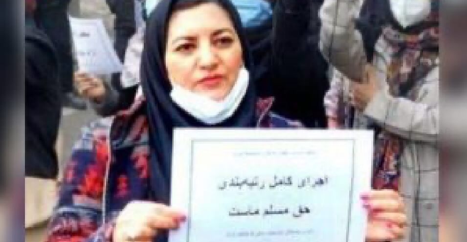 منصوره عرفانیان فعال صنفی معلمان در مشهد آزاد شد