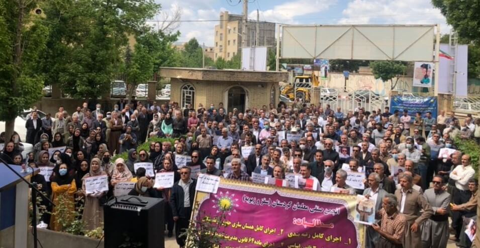 تجمع سراسری معلمان آغاز شد؛ جو امنیتی و بازداشت دست‌کم دو نفر در تهران
