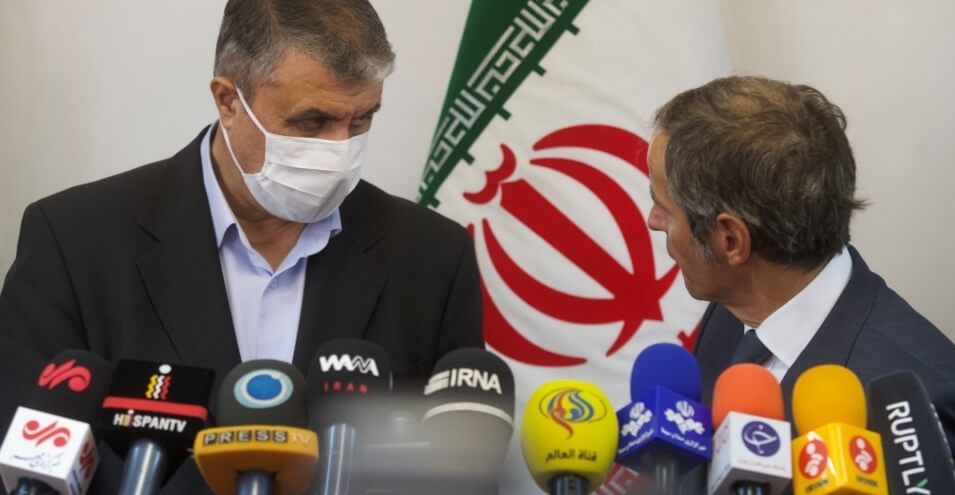 دو مقام‌ اتمی و قضایی ایران گروسی را به «سیاسی‌کاری» متهم کردند