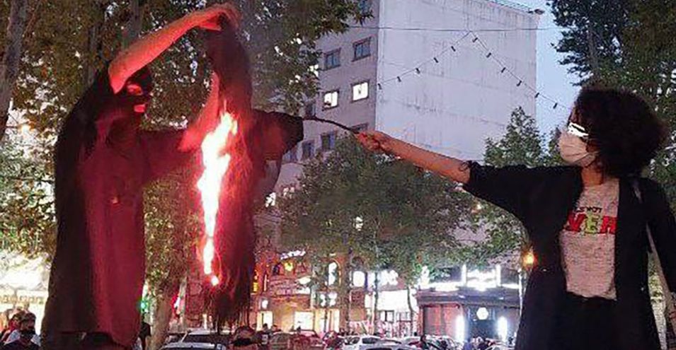 کانون نویسندگان ایران: اعتراضات مردم حاصل انفجار خشم عمومی از جمهوری اسلامی است