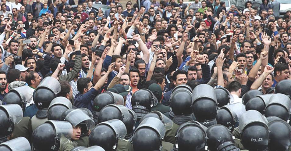 چرا اعتراضات امروز ایران همراه با فحاشی است